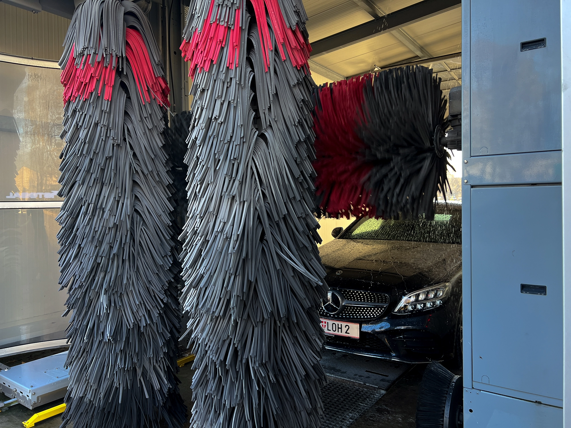 Lohberger Tankstelle Wien Auto in der Waschanlage