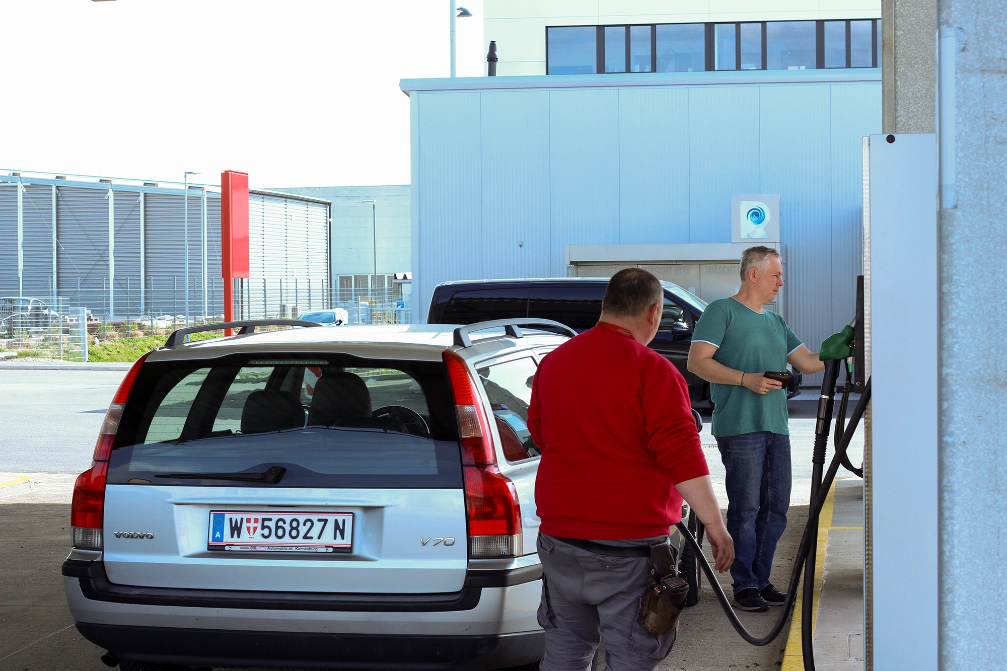 Lohberger Tankstelle Wien Tanken mit Tankwart